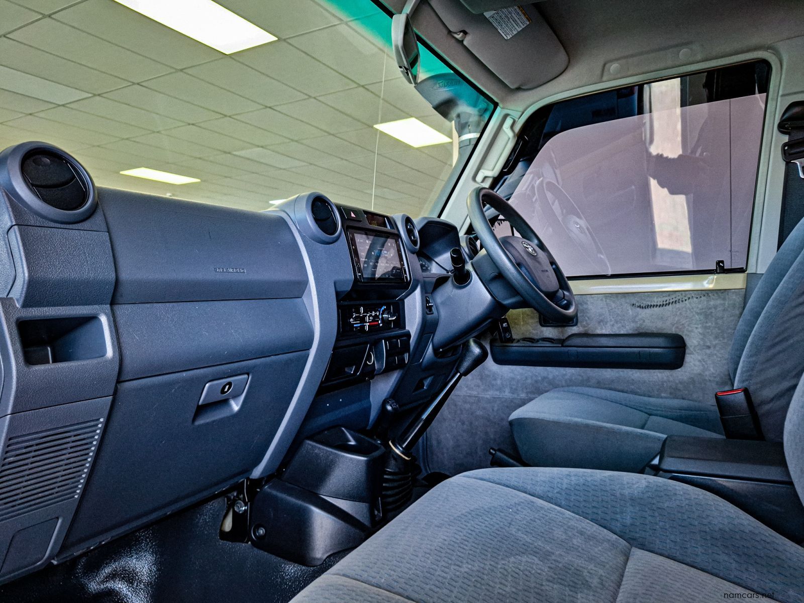 2023 Toyota LC79 DC 4.0 Petrol 4x4 MT photo