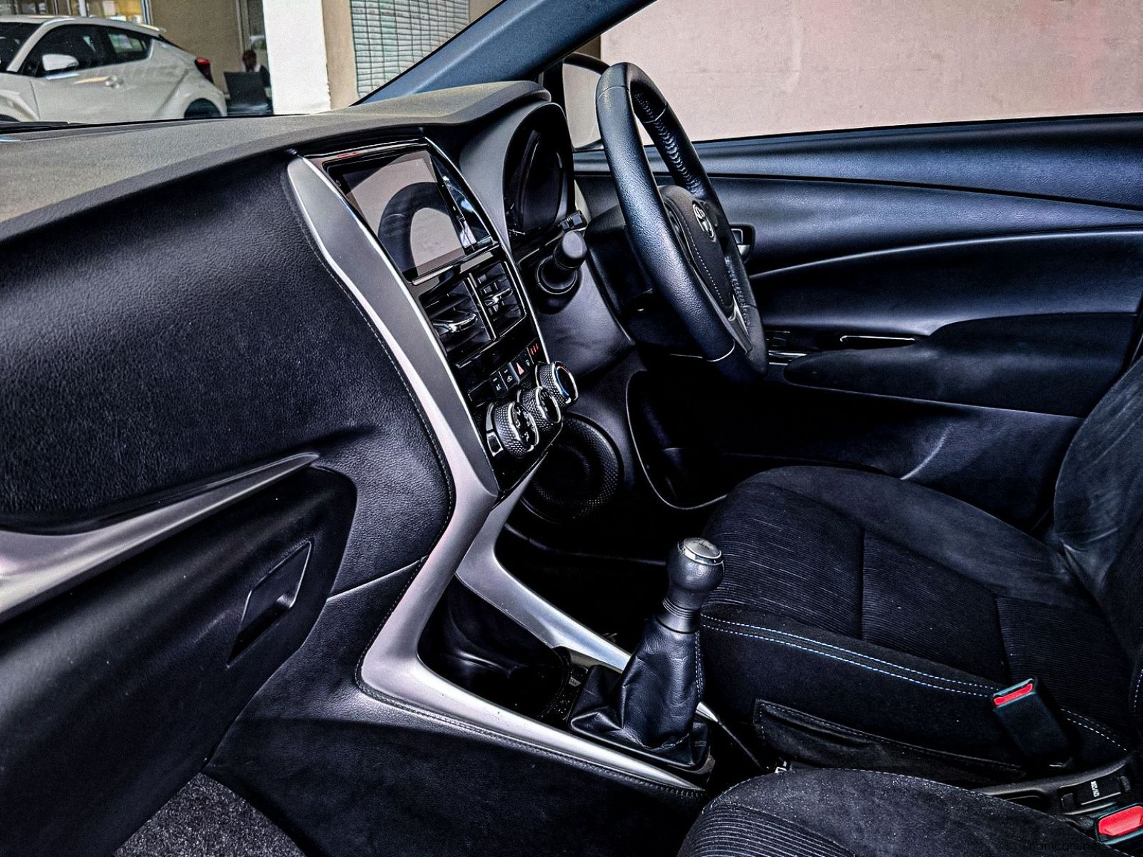 2018 Toyota YARIS 1.5 XS HB photo