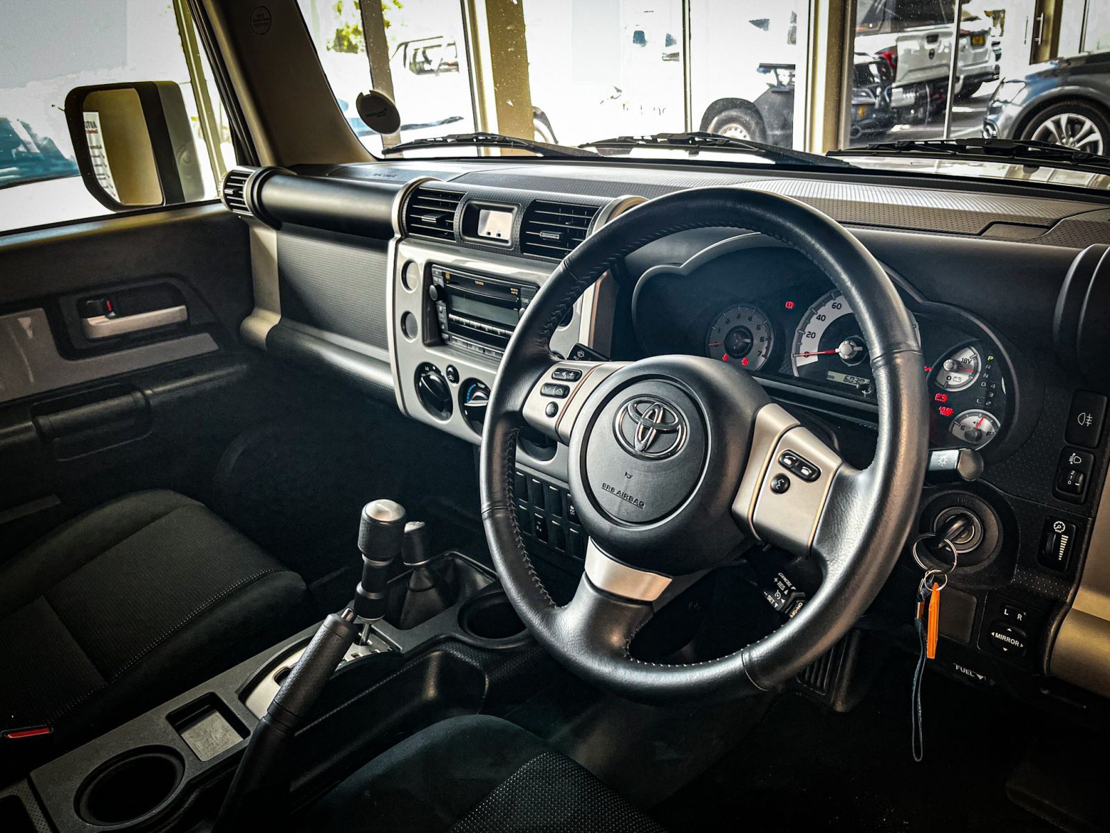 2019 Toyota FJ Cruiser 4.0 V6 AT 4x4 photo