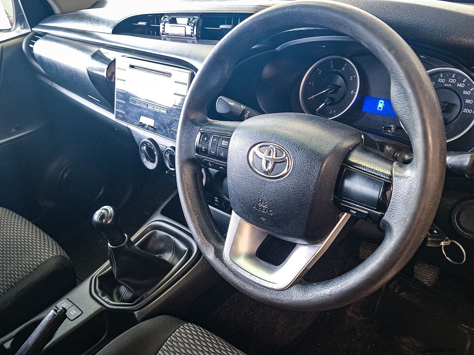 2016 Toyota Hilux Extra Cab 2.4 GD6 RB 2x4 MT photo