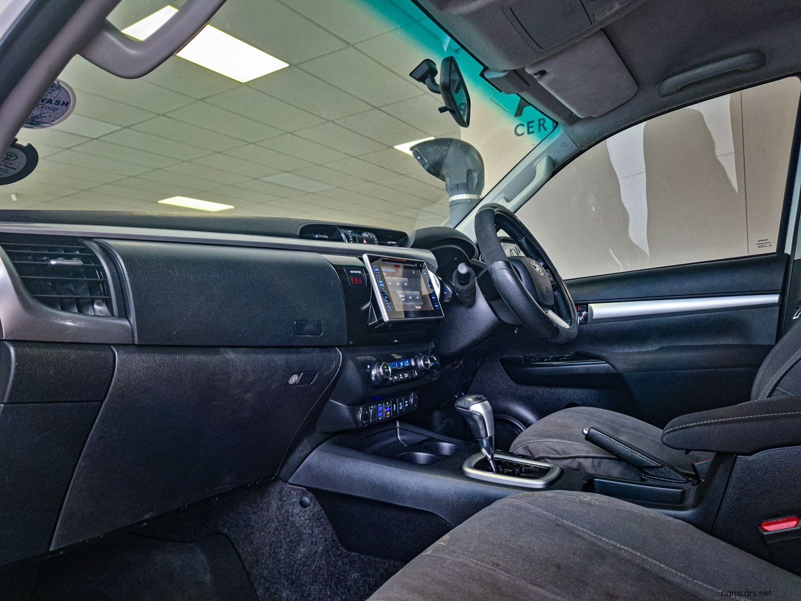2017 Toyota Hilux Raider 2.8 DC 4x4 AT photo