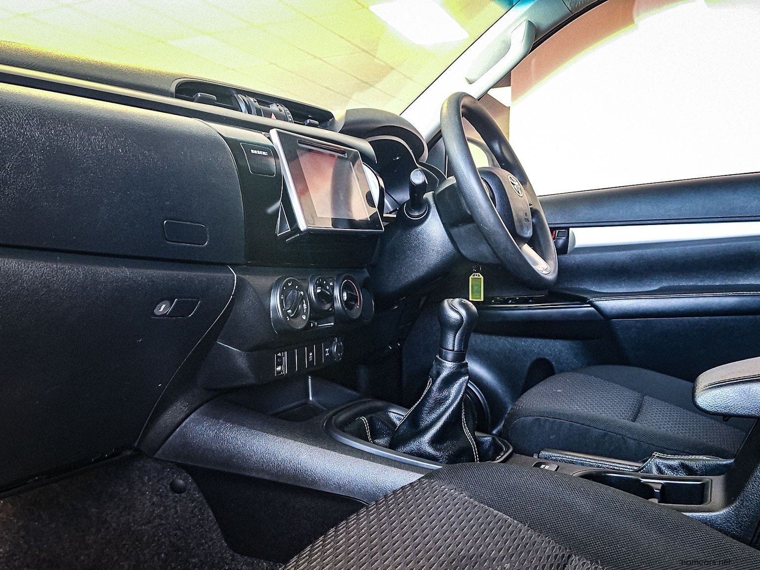 2019 Toyota Hilux 2.4 GD6 SRX RB MT 2x4 photo