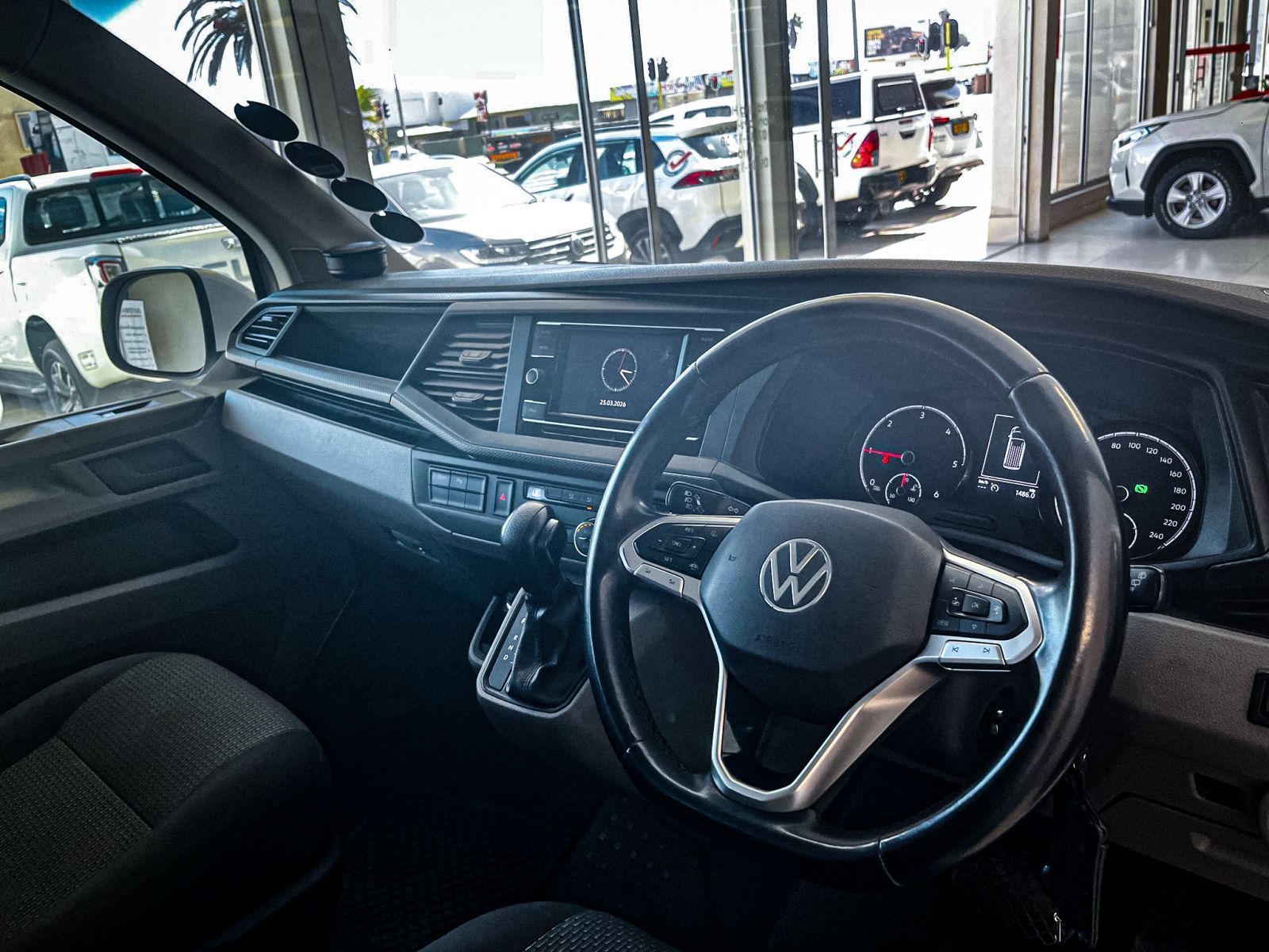 2023 Volkswagen Kombi 2.0 BiTDi Plus DSG 4Motion 146kw photo