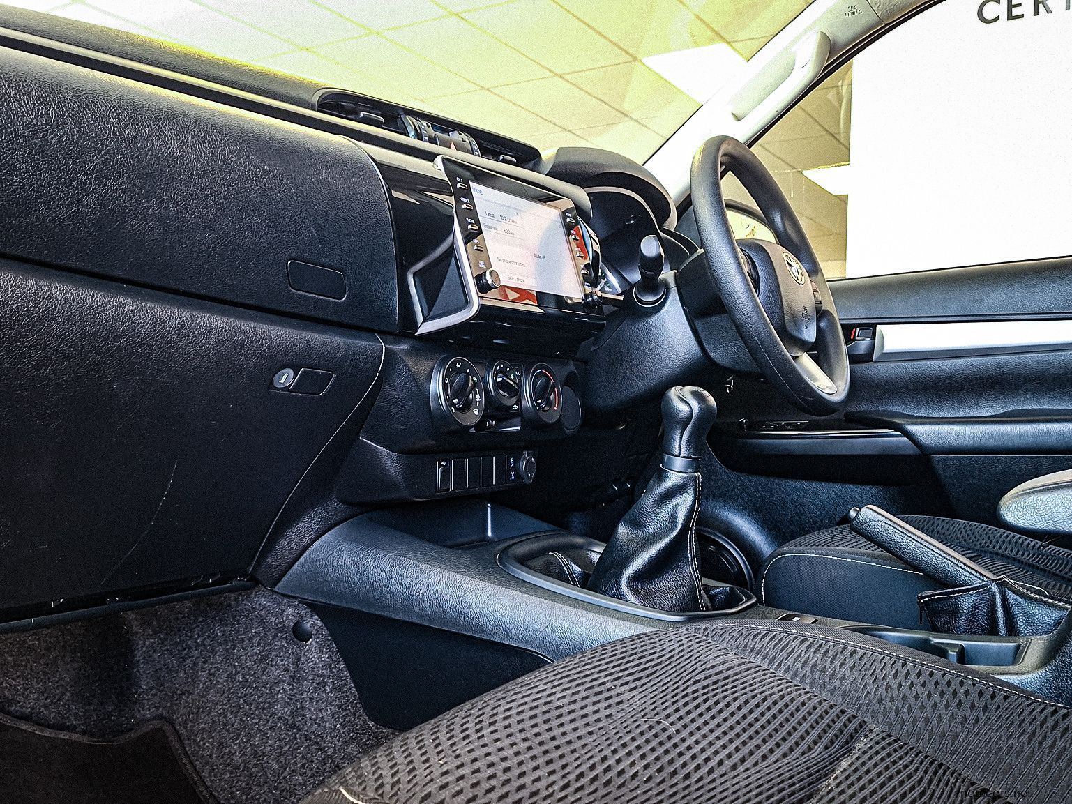 2024 Toyota Hilux Raider E/Cab 2.4 GD6 RB 2x4 MT photo