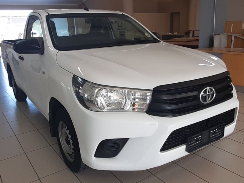 Toyota Hilux S/C 2.4 low Raider 5Mt A/c in Namibia