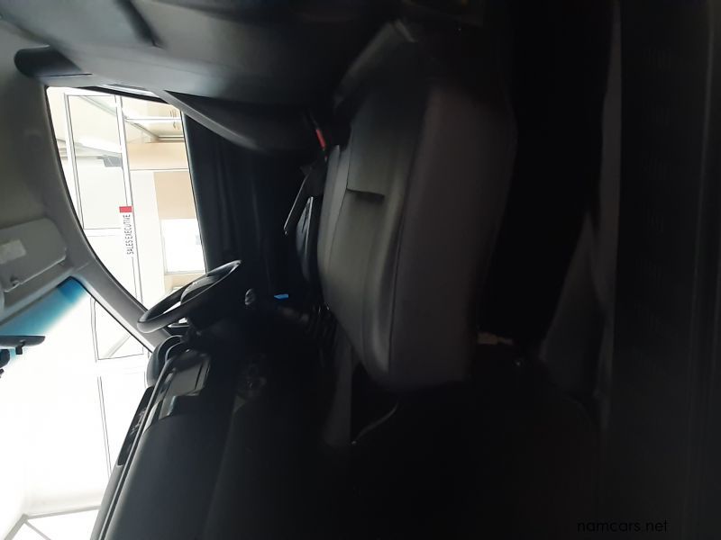 2016 Toyota Hilux S/C 2.4 low Raider 5Mt A/c photo