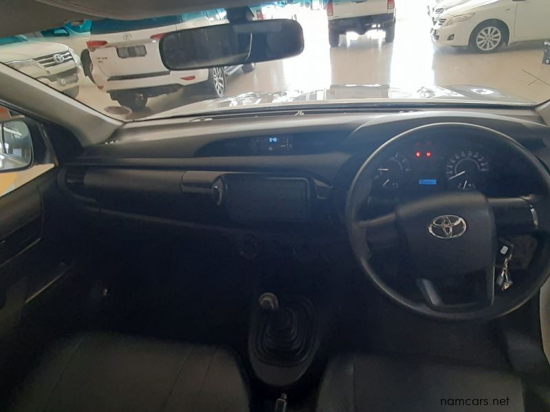 2016 Toyota Hilux S/C 2.4 low Raider 5Mt A/c photo