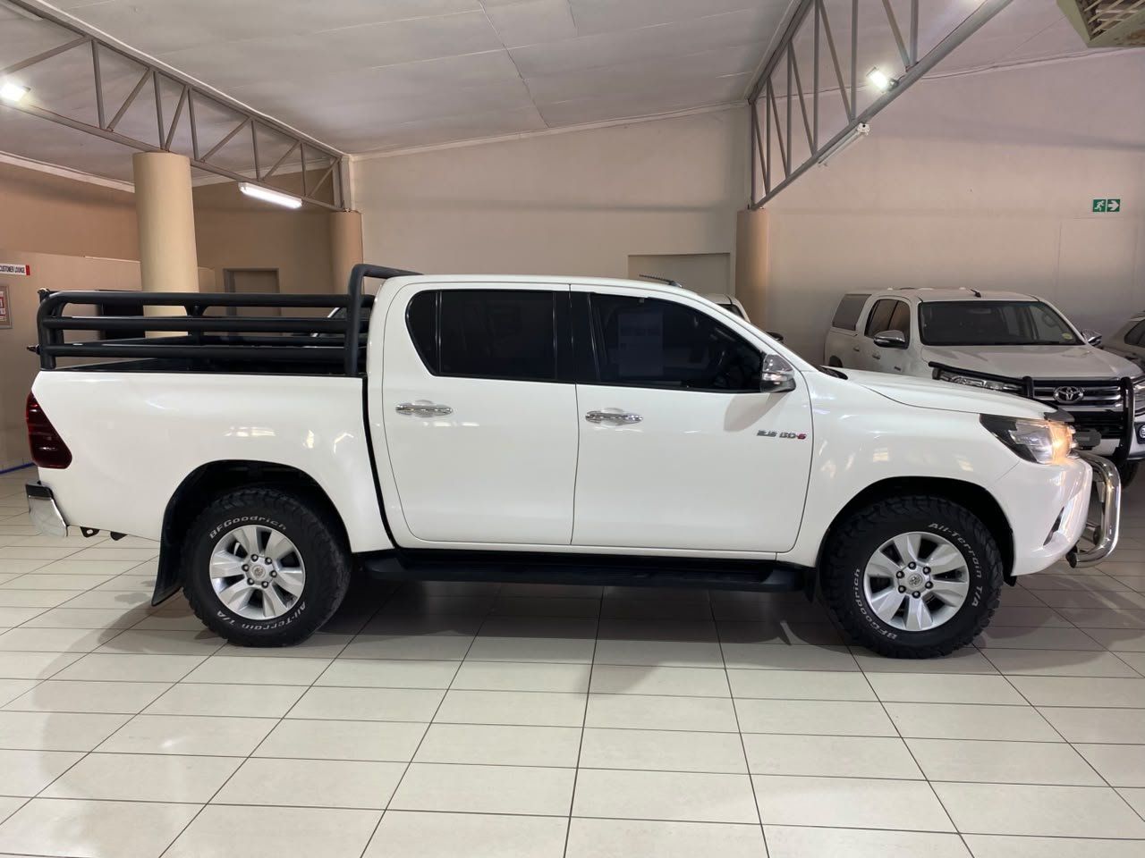 2017 Toyota Hilux 2.8 D/C A/T 4x4 photo