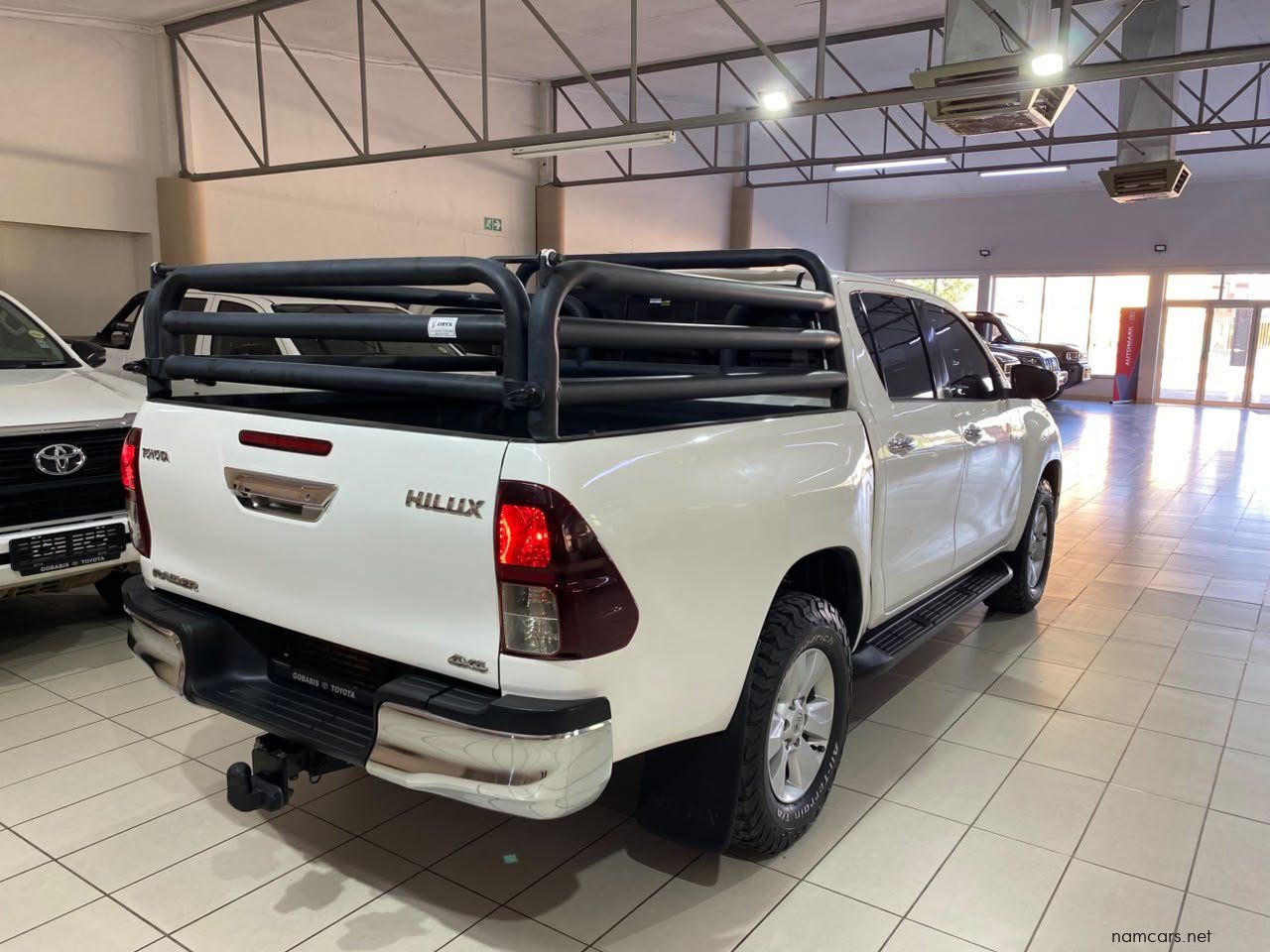 2017 Toyota Hilux 2.8 D/C A/T 4x4 photo