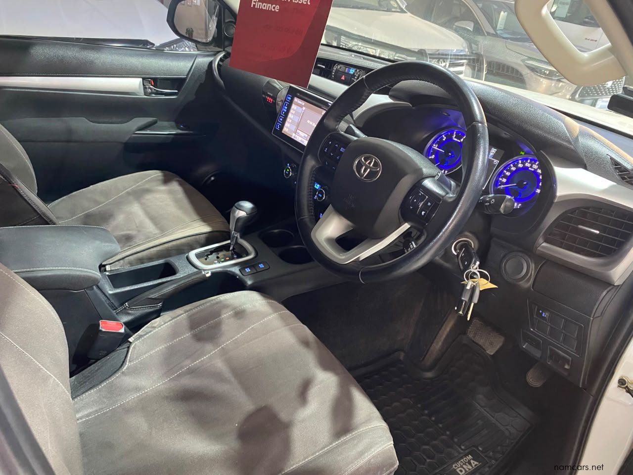 2017 Toyota Hilux 2.8 D/C A/T 4x4 photo