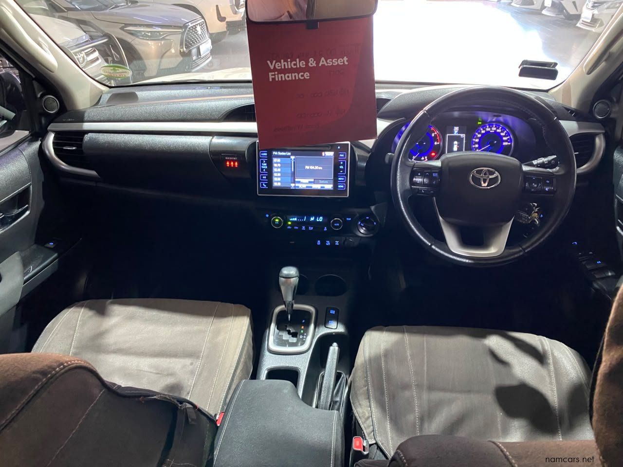 2017 Toyota Hilux 2.8 D/C A/T 4x4 photo