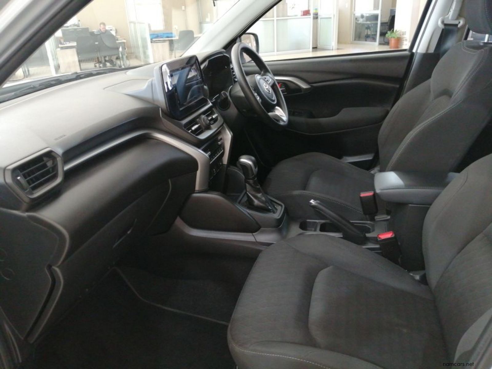 2024 Toyota Urban Cruiser XR A/T photo