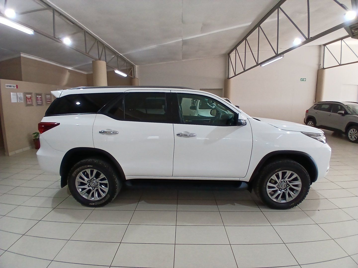 2023 Toyota Fortuner 2.8 4x4 AT photo