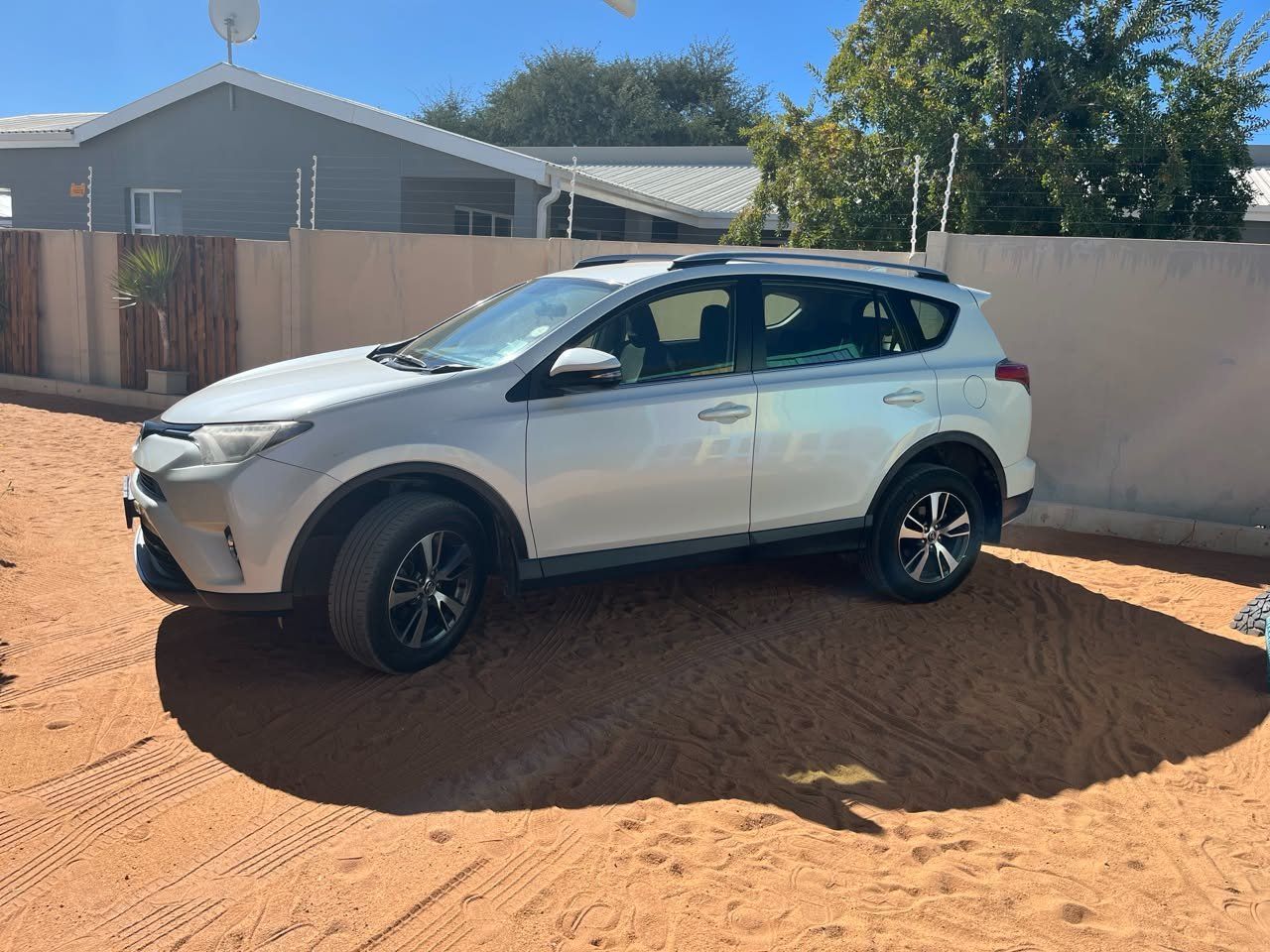 Toyota RAV4 2.0 GX in Namibia