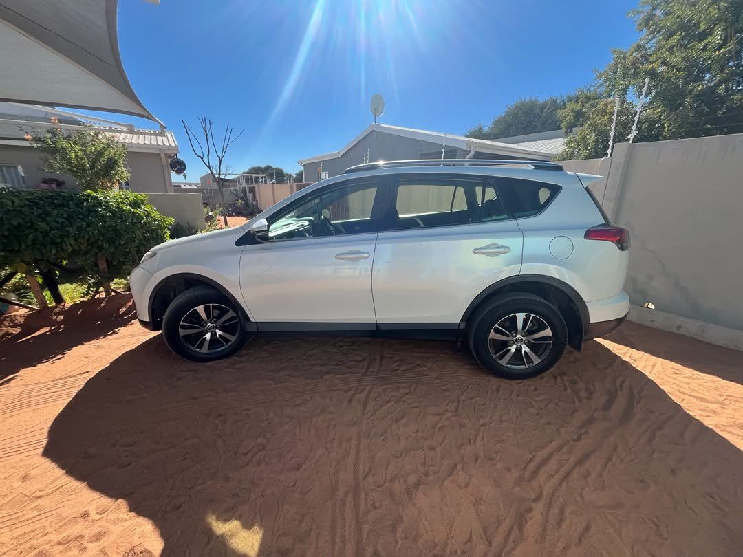 2017 Toyota RAV4 2.0 GX photo