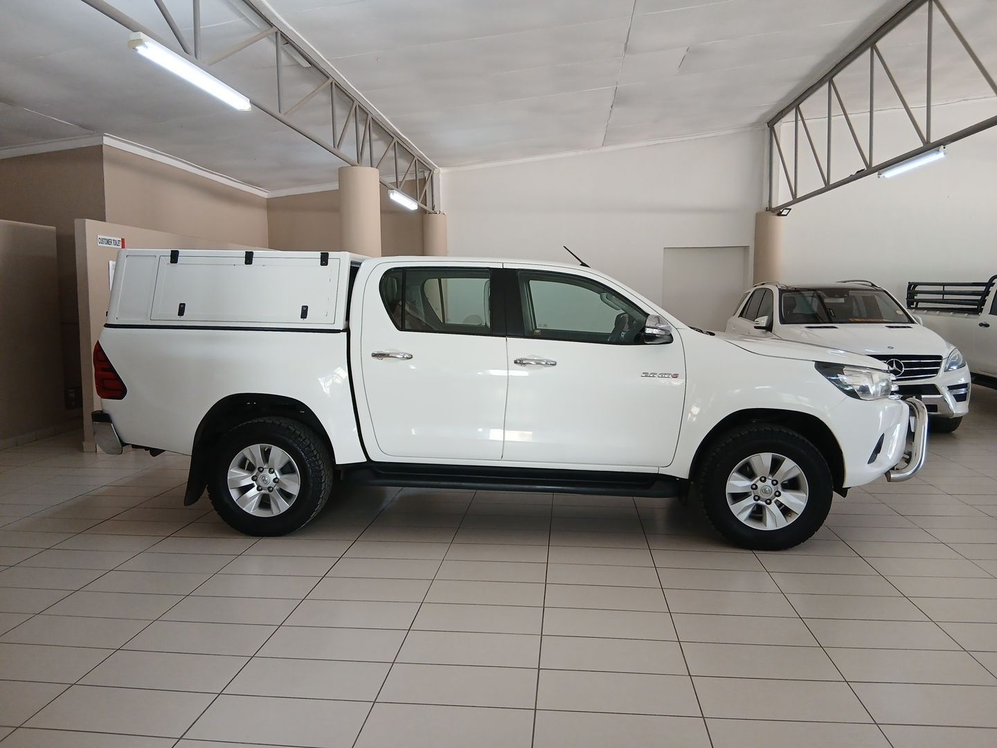 2016 Toyota Hilux 2.8 D/C 4x4 AT Raider photo