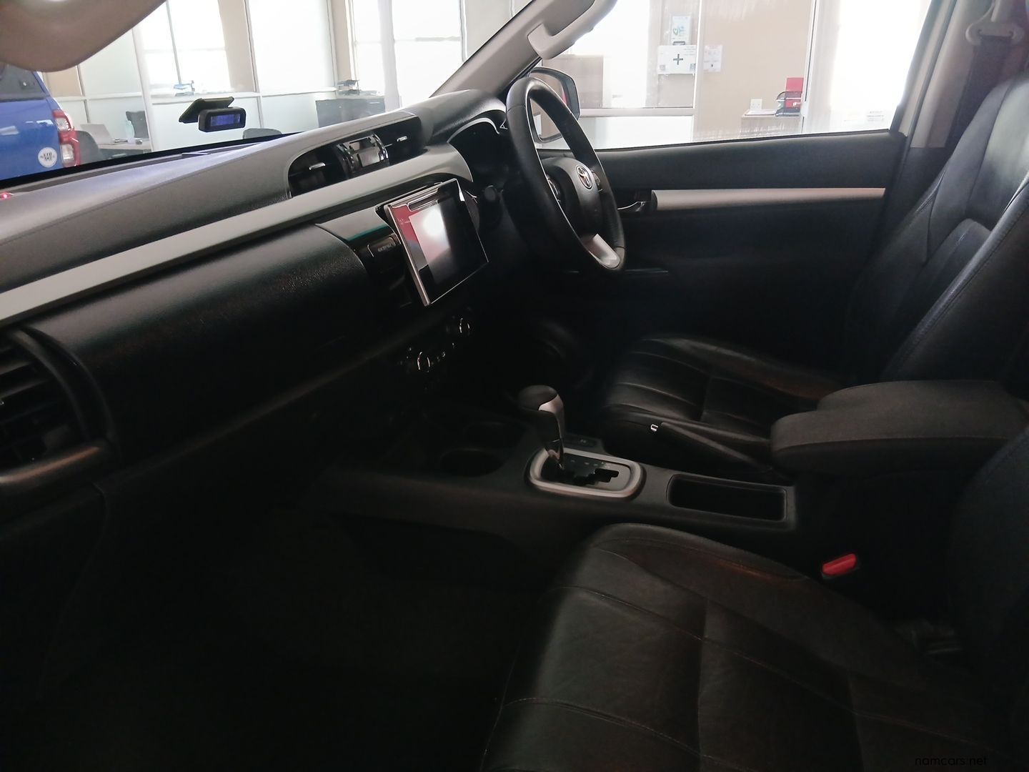 2016 Toyota Hilux 2.8 D/C 4x4 AT Raider photo
