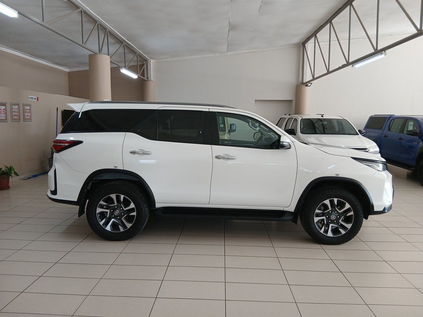 2025 Toyota Fortuner 2.4 4x4 AT photo