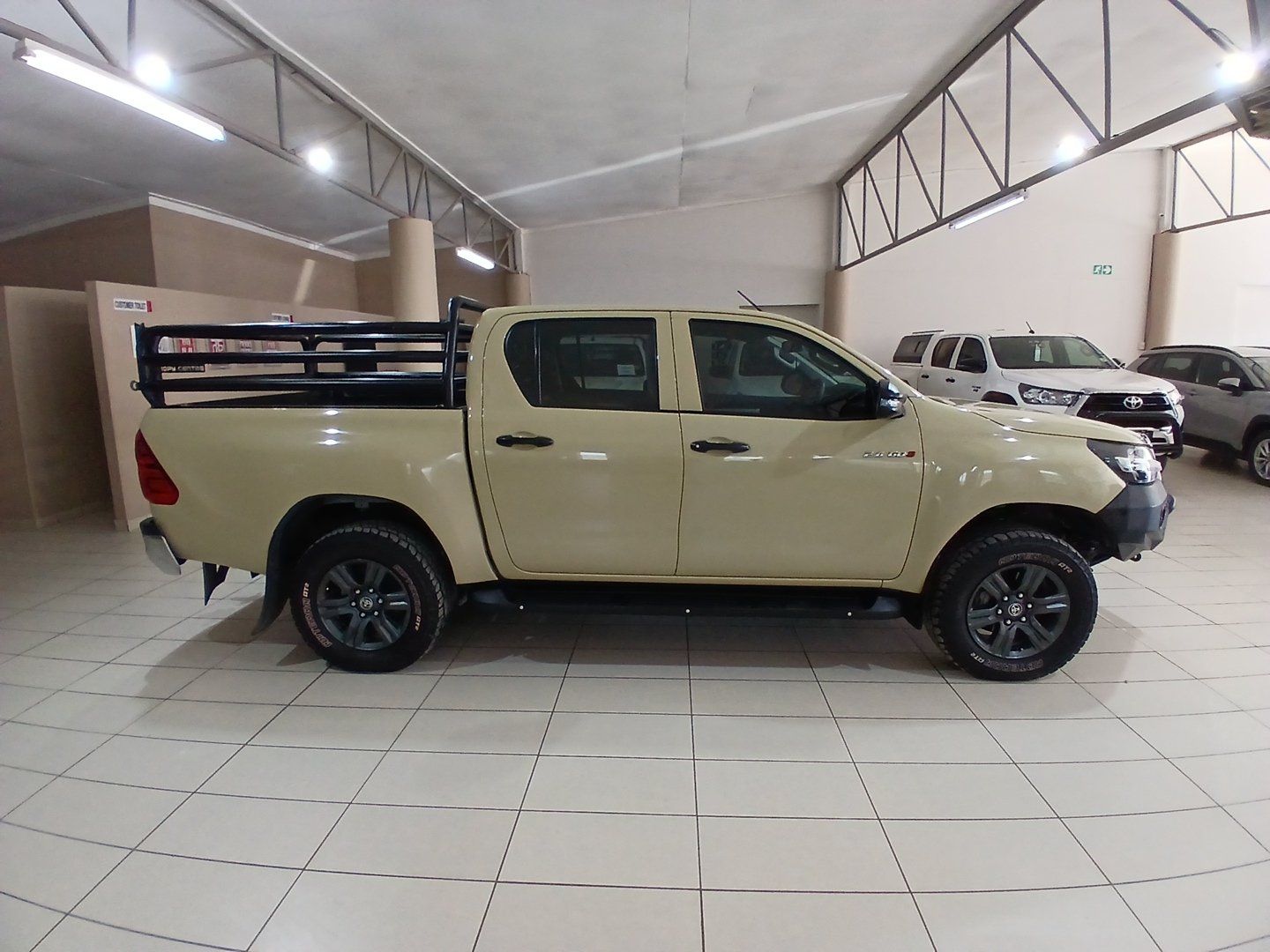 2022 Toyota Hilux 2.4 D/C 4x4 AT Raider photo