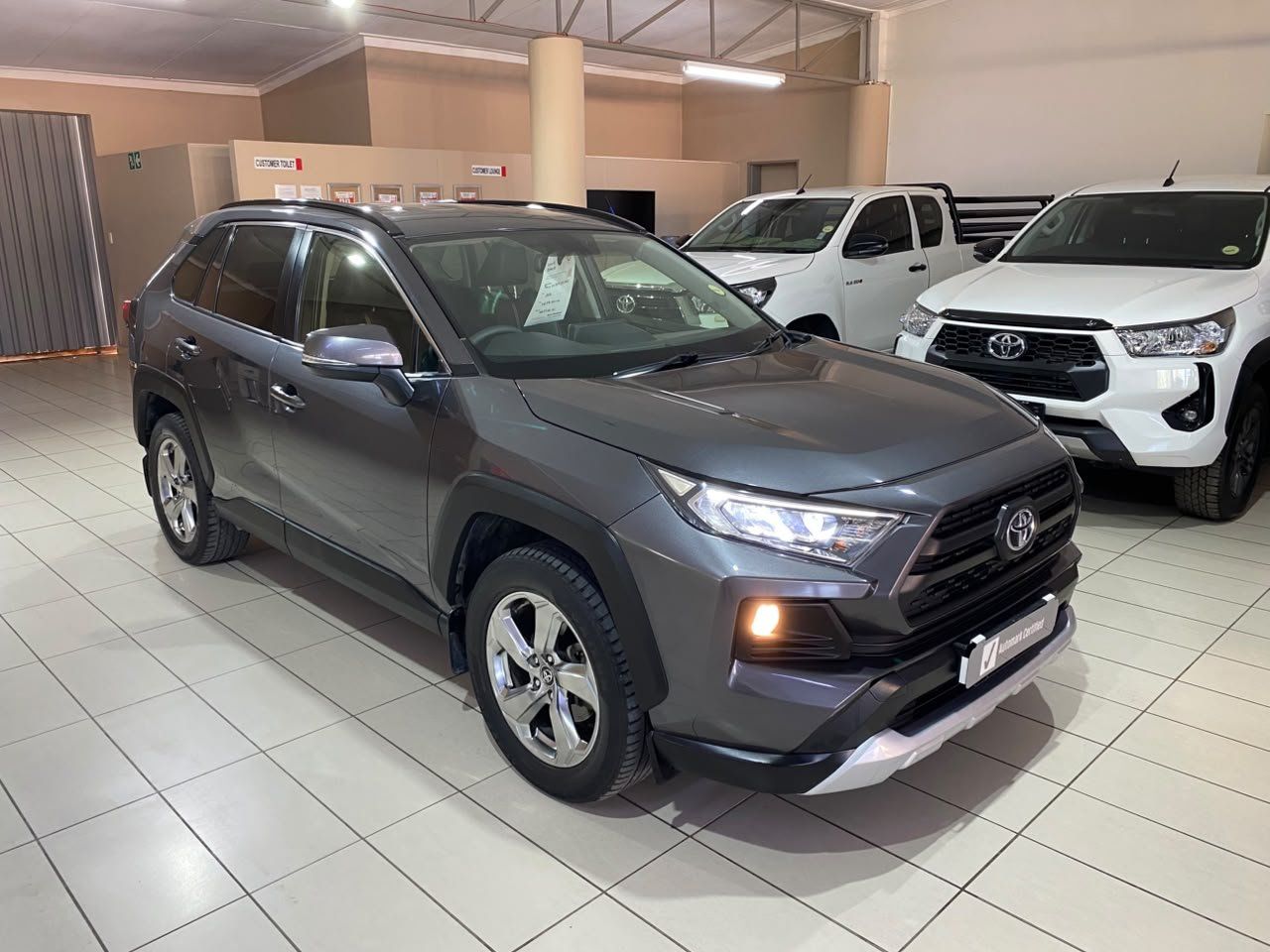 Toyota Rav 4 2.0GX-R AWD in Namibia