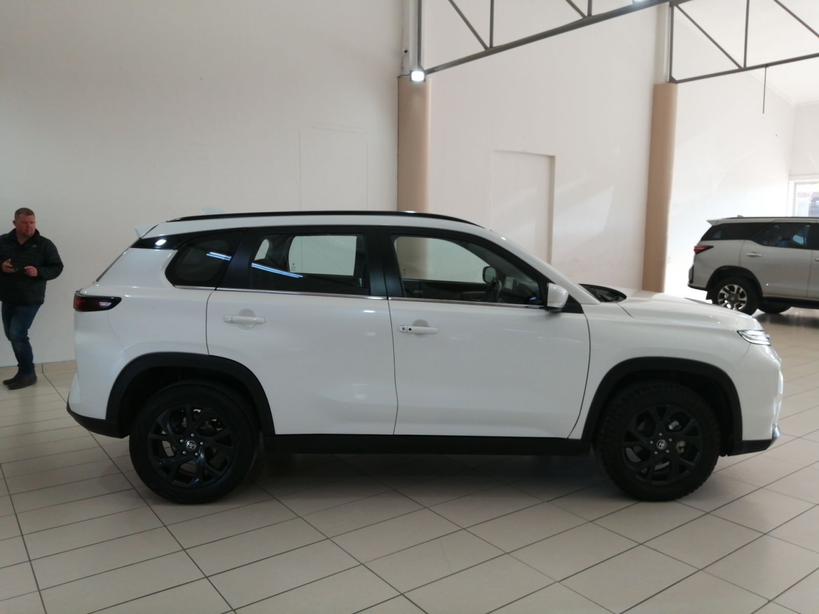 2024 Toyota Urban Cruiser XR A/T photo