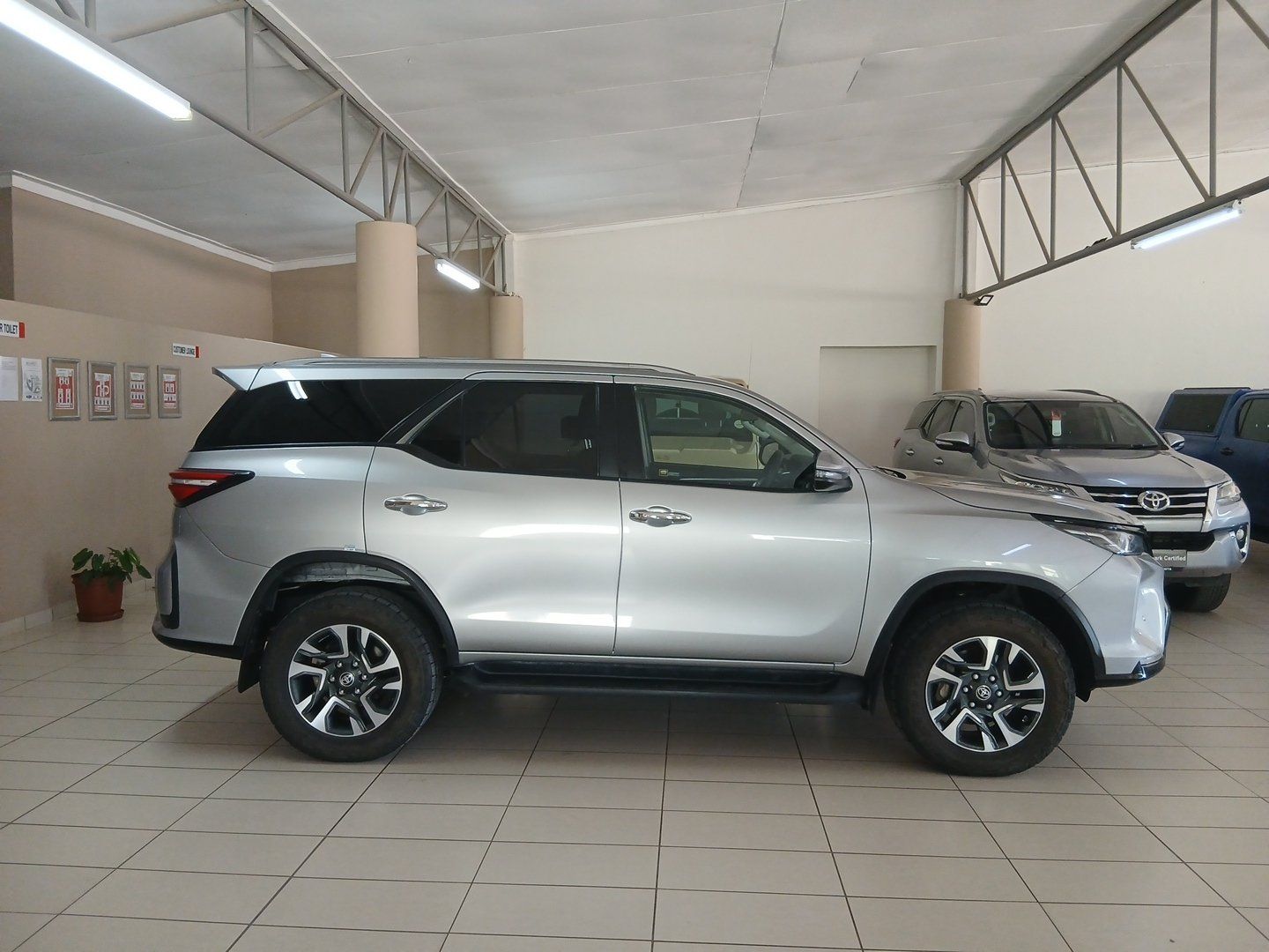 2025 Toyota Fortuner 2.4 4x4 AT photo