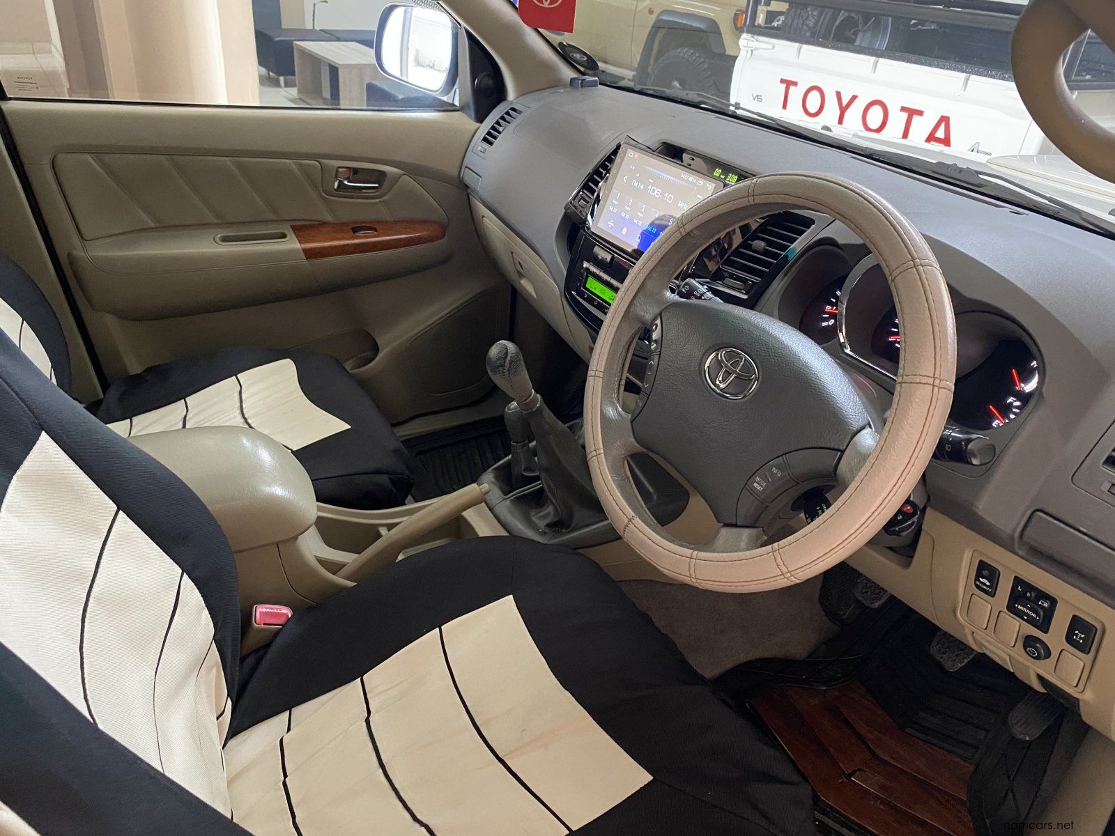 2011 Toyota Fortuner 3.0 D4D 4x4 MT photo