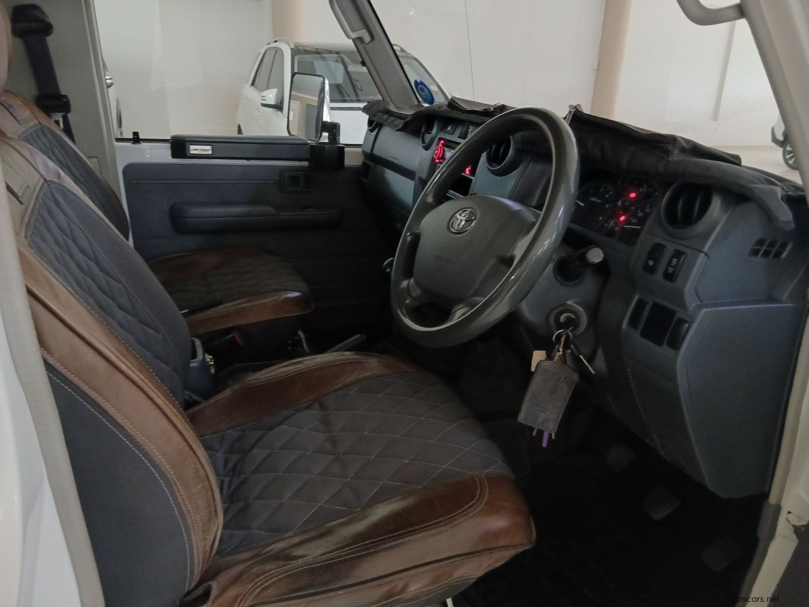 2015 Toyota Land Cruiser 4.5 V8  S/C photo