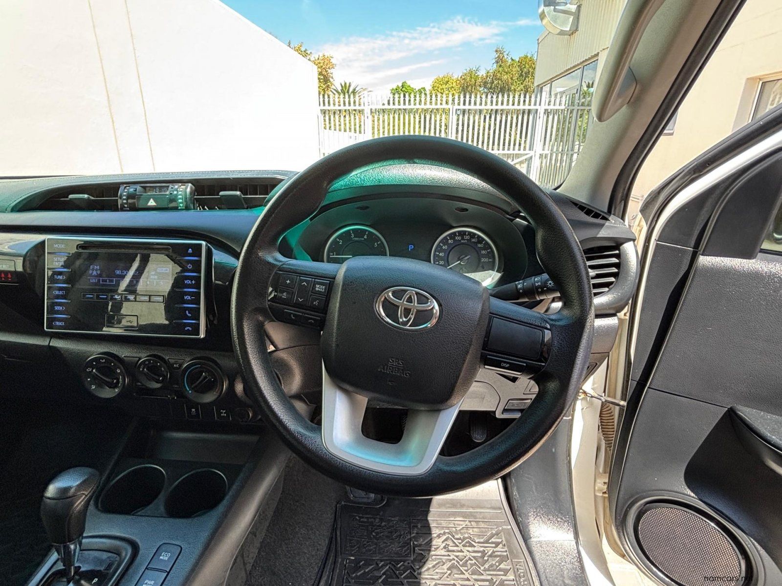 2018 Toyota Hilux Double Cab DC 2.4GD6 4X4 SRX AT photo