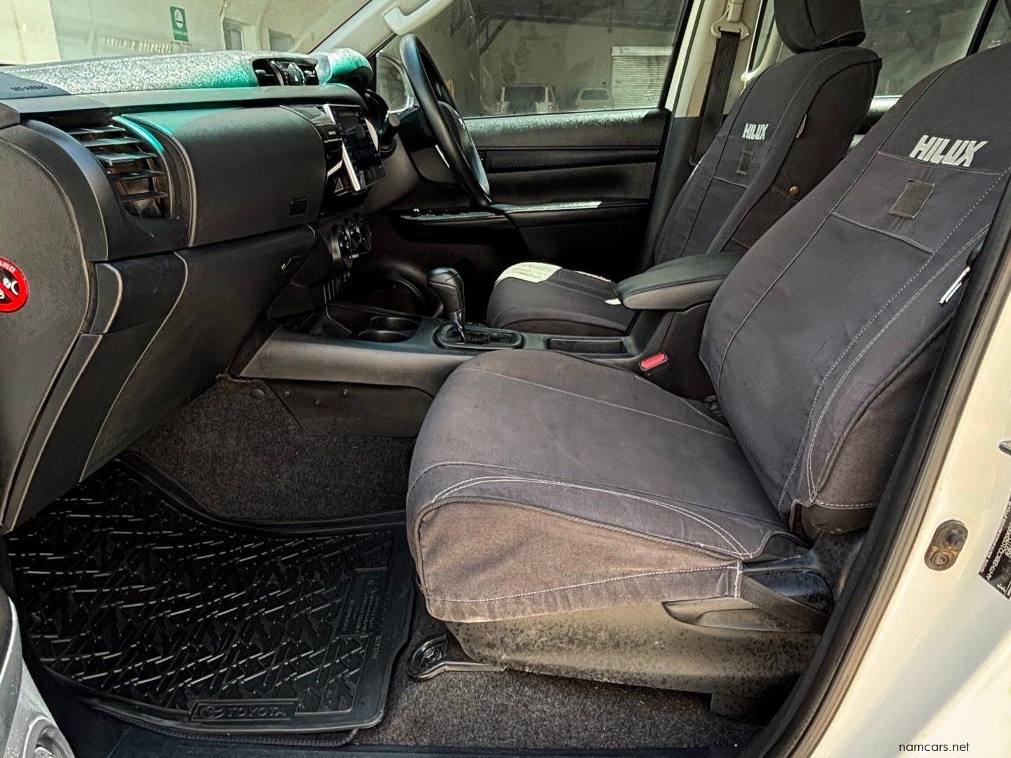 2018 Toyota Hilux Double Cab DC 2.4GD6 4X4 SRX AT photo