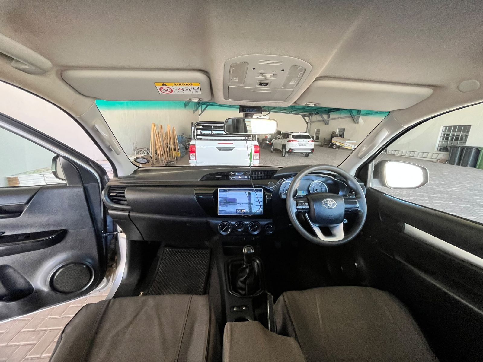 2018 Toyota Hilux SC 2.4GD6 4x4 SRX MT photo