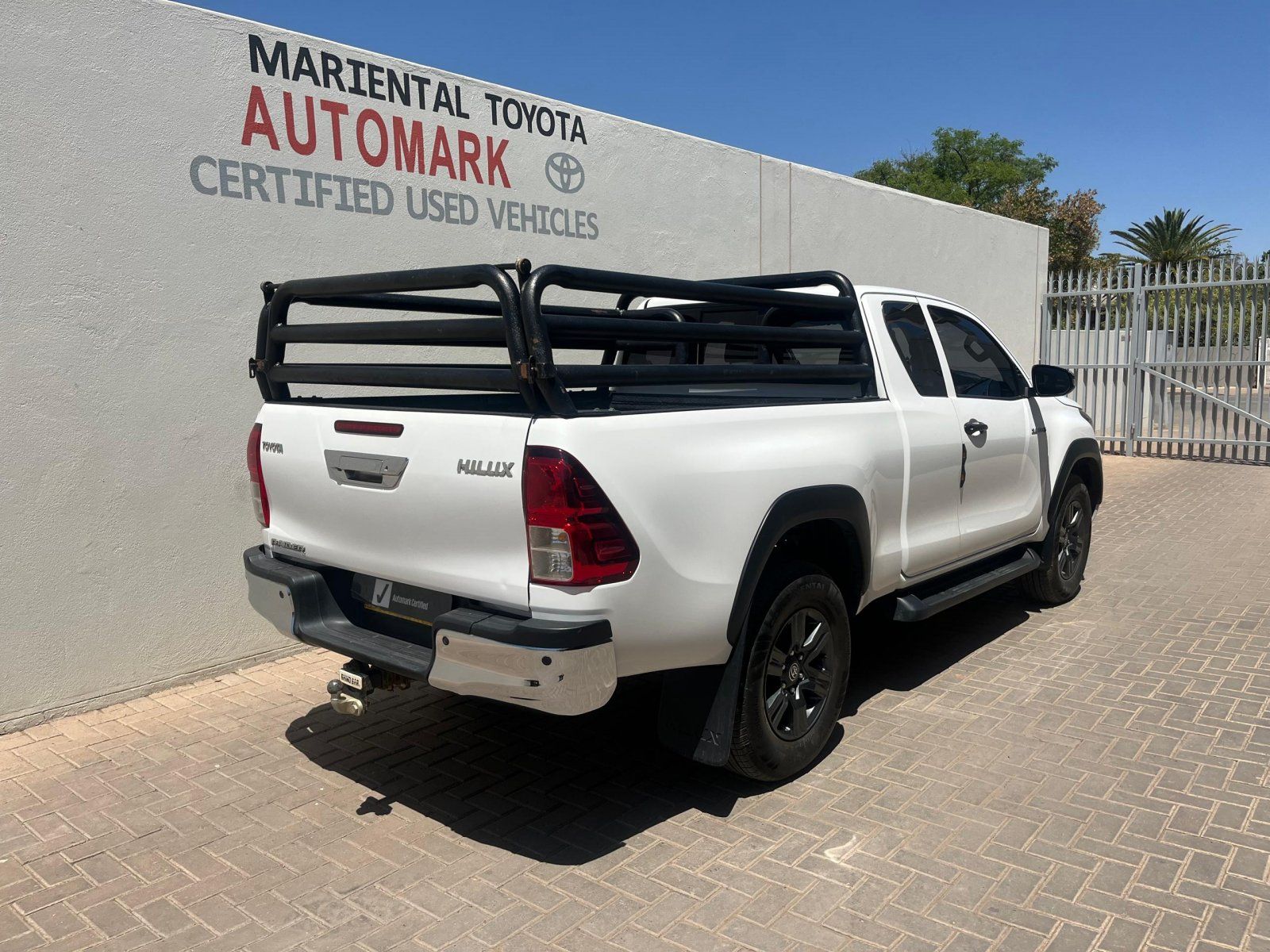 2023 Toyota Hilux XC 2.4GD6 4X2 RB Raider MT photo