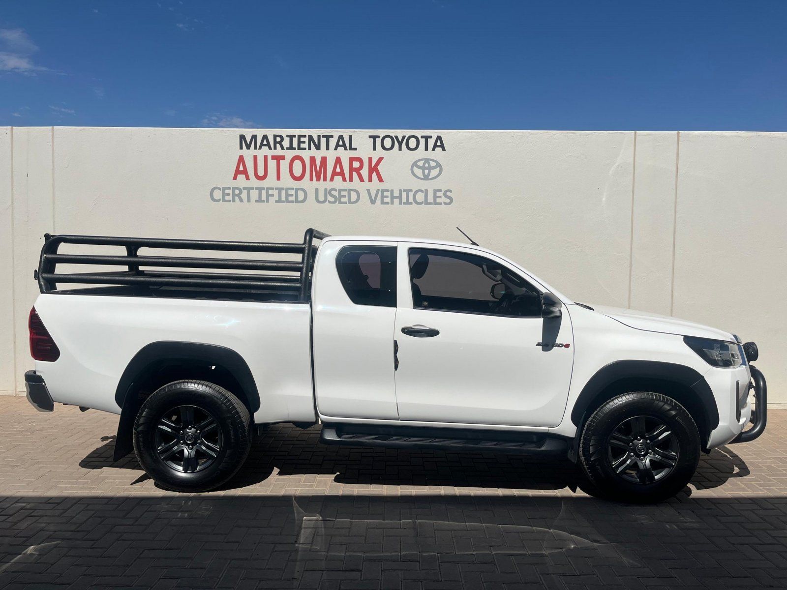 2023 Toyota Hilux XC 2.4GD6 4X2 RB Raider MT photo