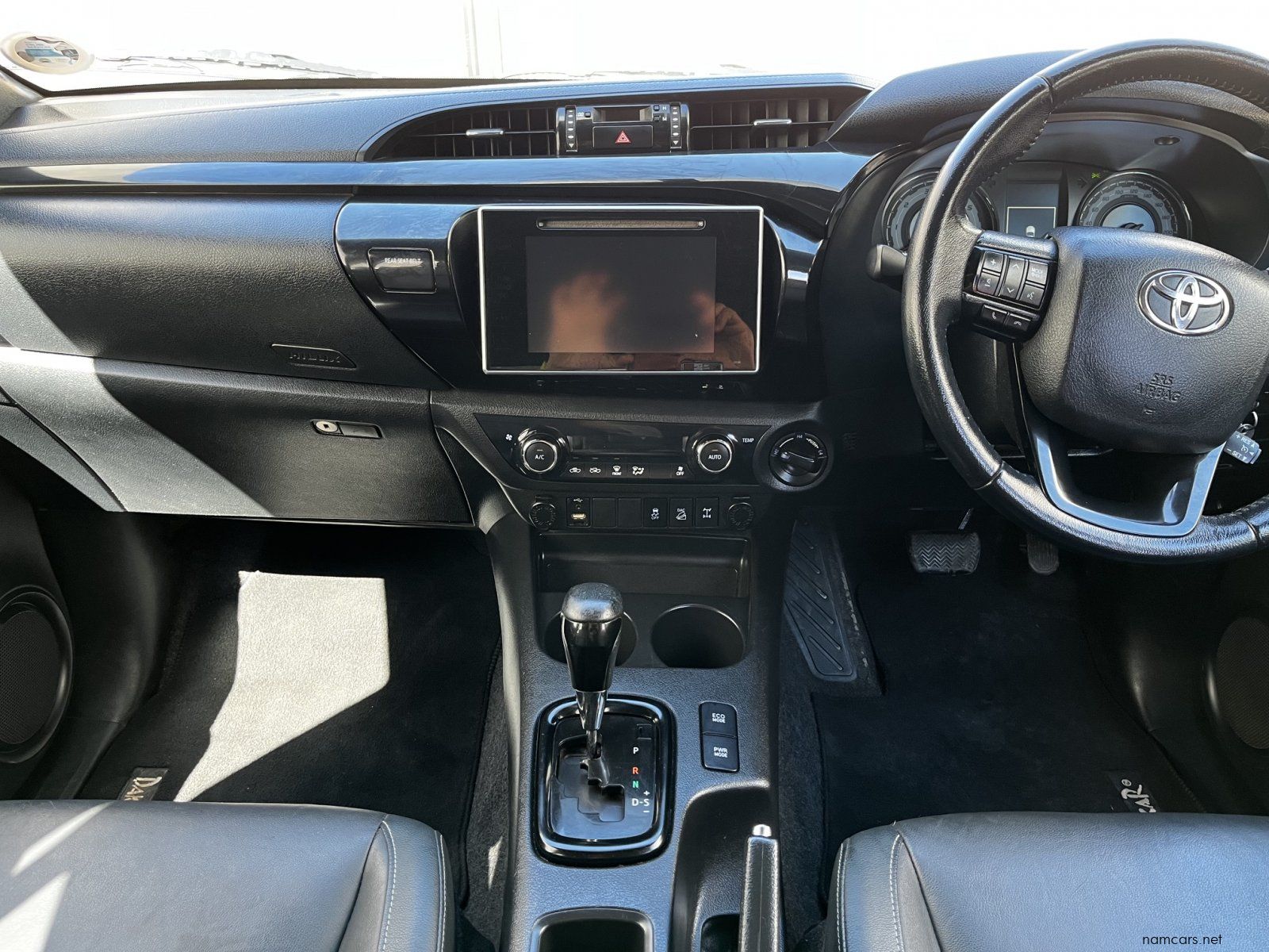 2018 Toyota HILUX DC 2.8 4X4 AT DAKAR photo