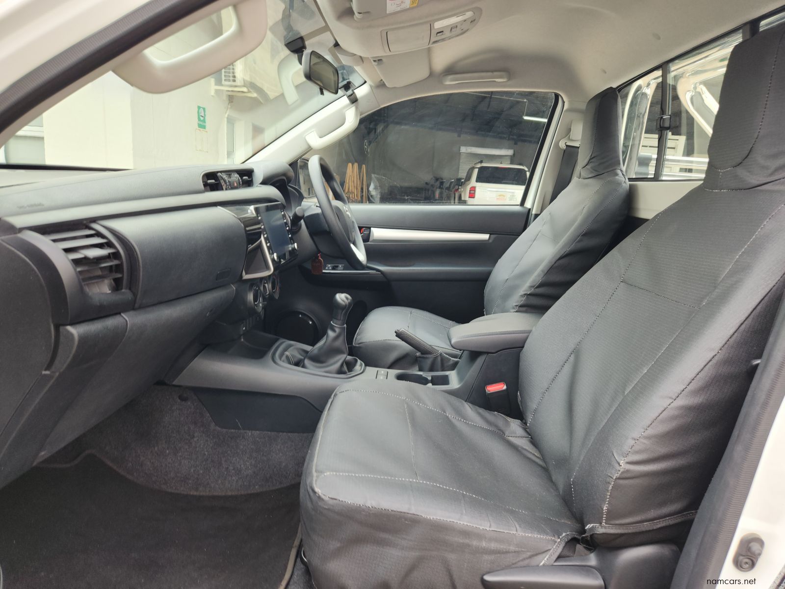 2025 Toyota Hilux 2.4GD6 4x4 Raider MT photo