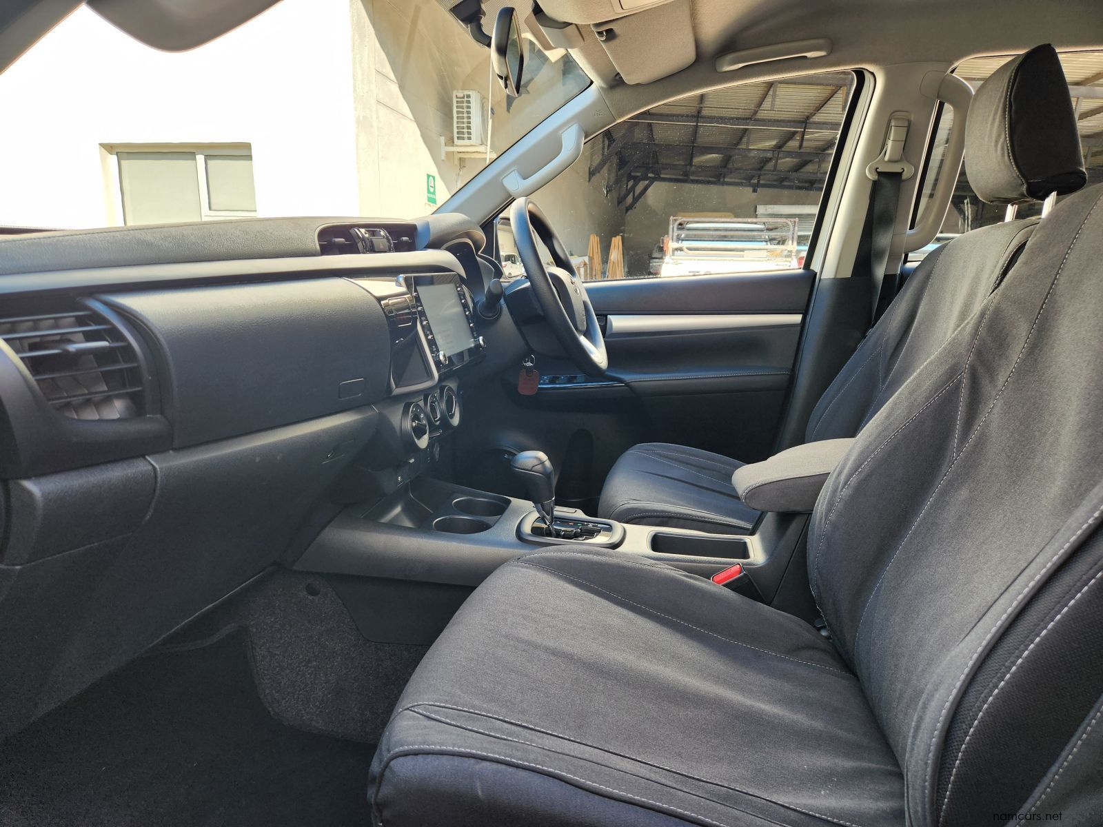 2025 Toyota Hilux DC 2.4GD6 4X2 Raider AT photo
