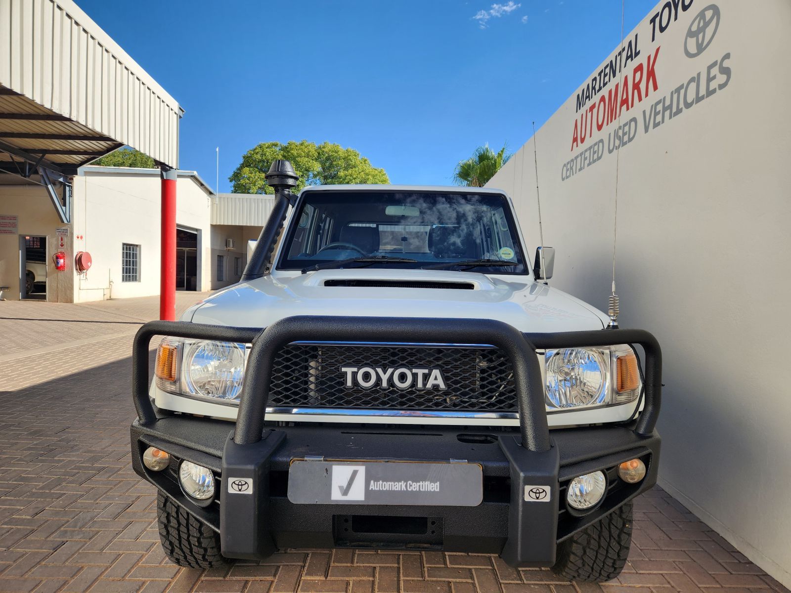 2022 Toyota Land Cruiser DC 4.5 V8 Diesel 70th Edition photo