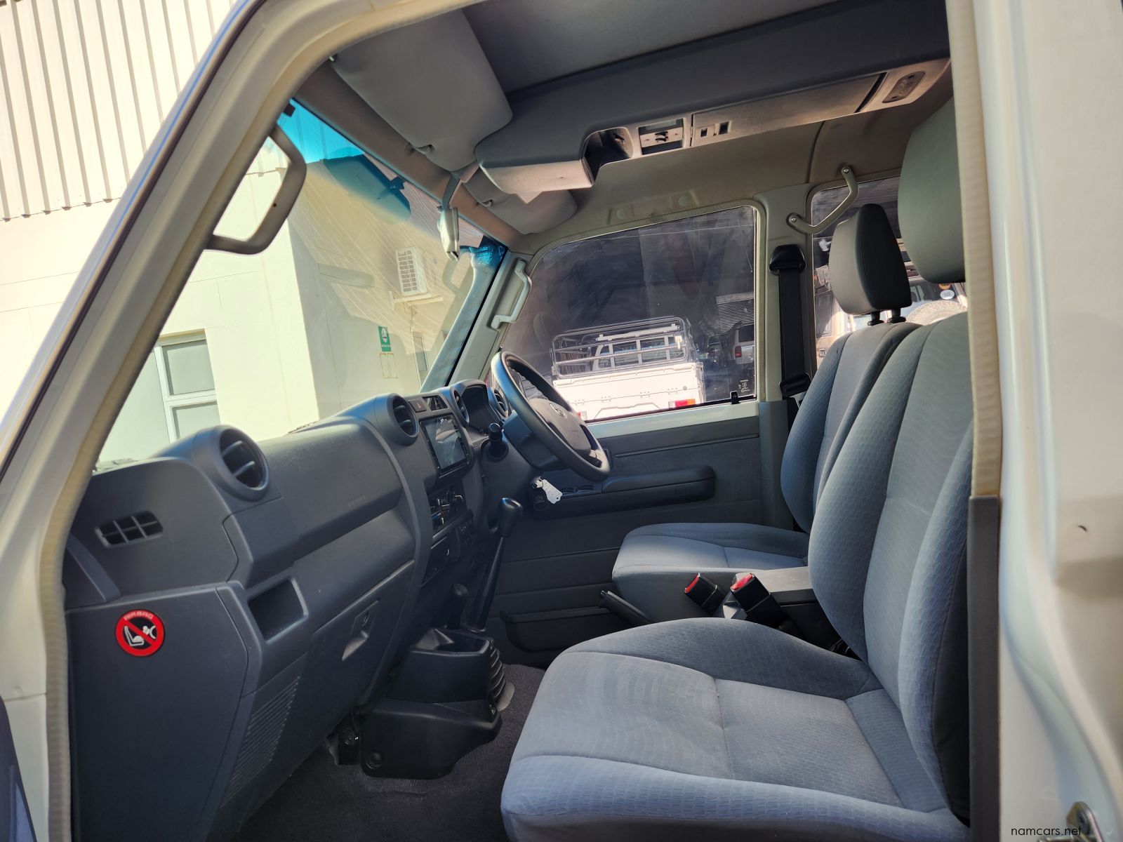 2022 Toyota Land Cruiser DC 4.5 V8 Diesel 70th Edition photo