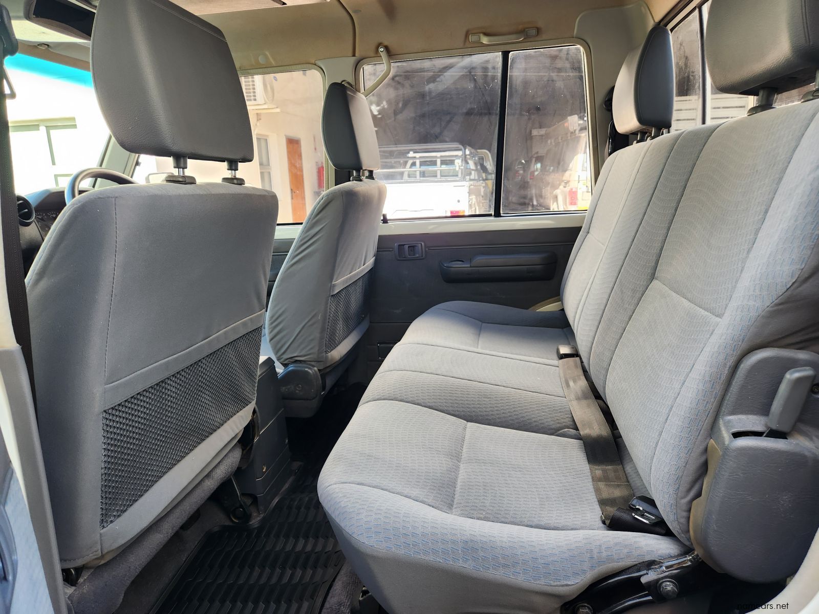 2022 Toyota Land Cruiser DC 4.5 V8 Diesel 70th Edition photo