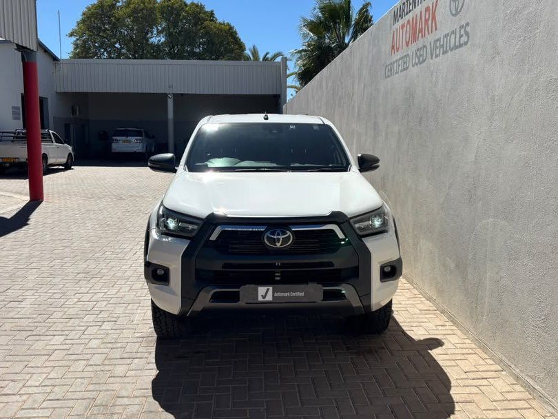 2022 Toyota Hilux Double Cab 2.8GD6 4X4 LGD AT photo