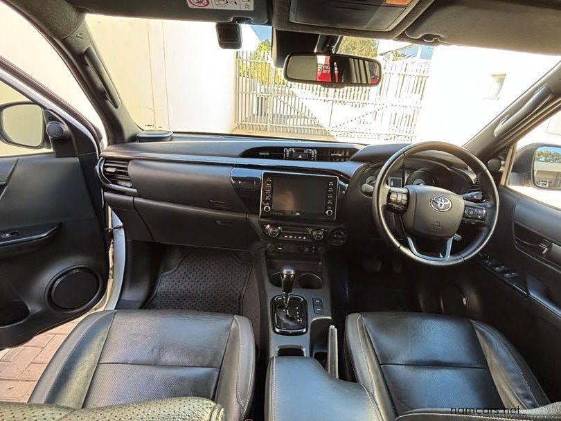 2022 Toyota Hilux Double Cab 2.8GD6 4X4 LGD AT photo