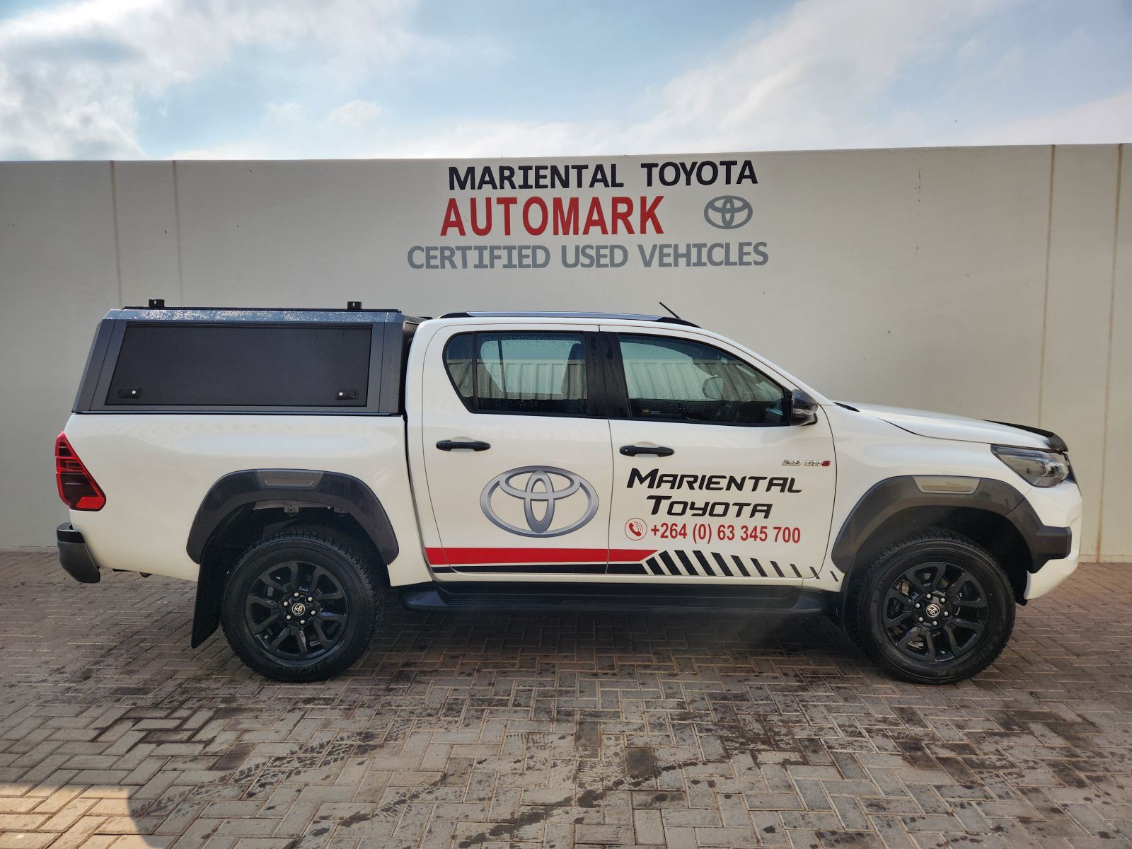 2025 Toyota Hilux DC 2.8GD6 4x2 Legend Automatic photo