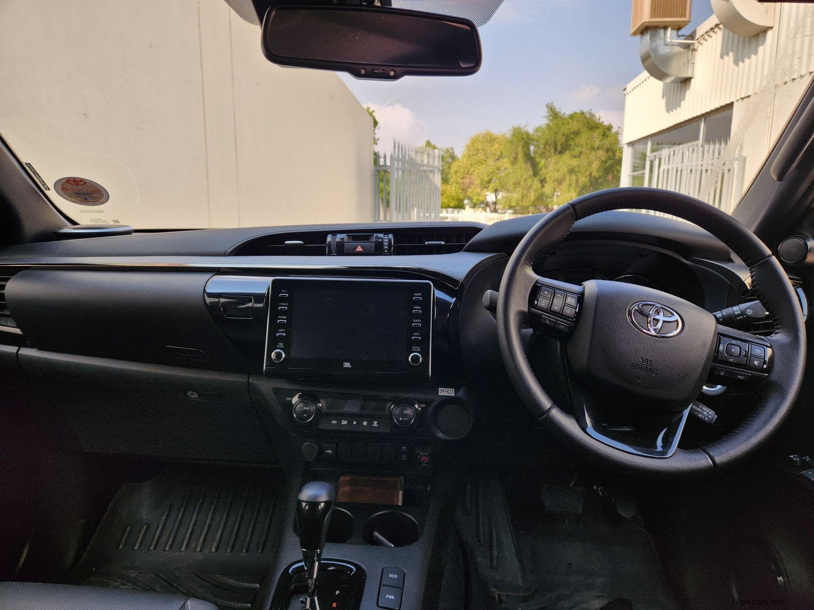 2025 Toyota Hilux DC 2.8GD6 4x2 Legend Automatic photo