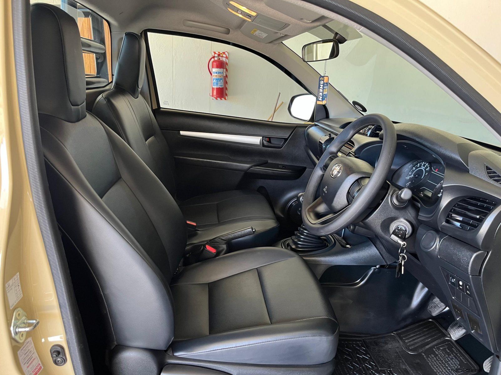 2025 Toyota Hilux Single Cab SC 2.0 VVTi S A/C 5MT photo