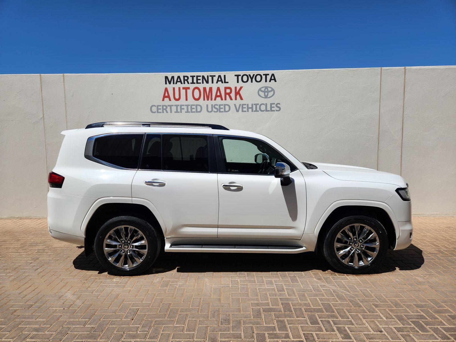 2021 Toyota LC300 3.5 V6 Petrol ZX photo