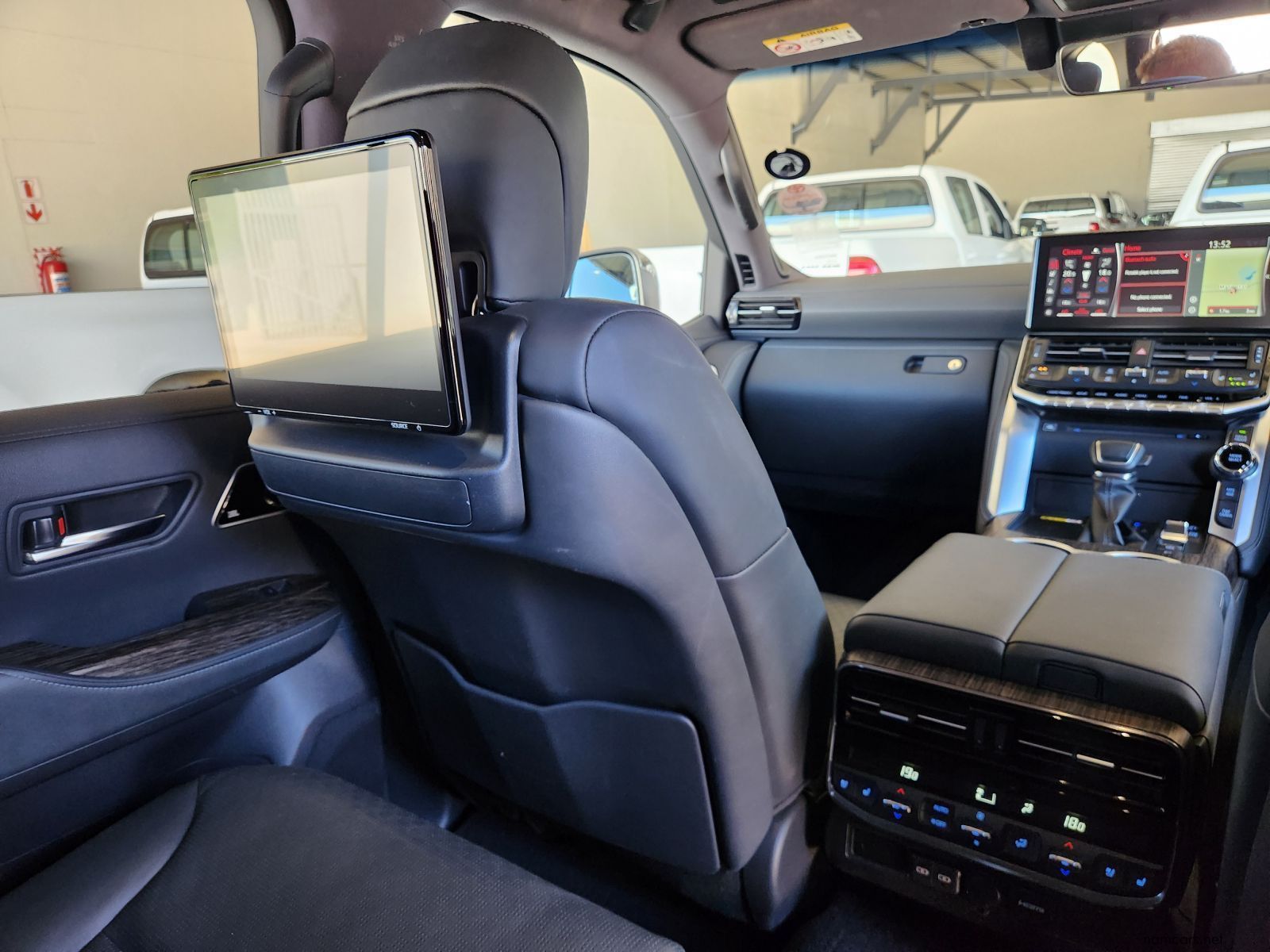 2021 Toyota LC300 3.5 V6 Petrol ZX photo