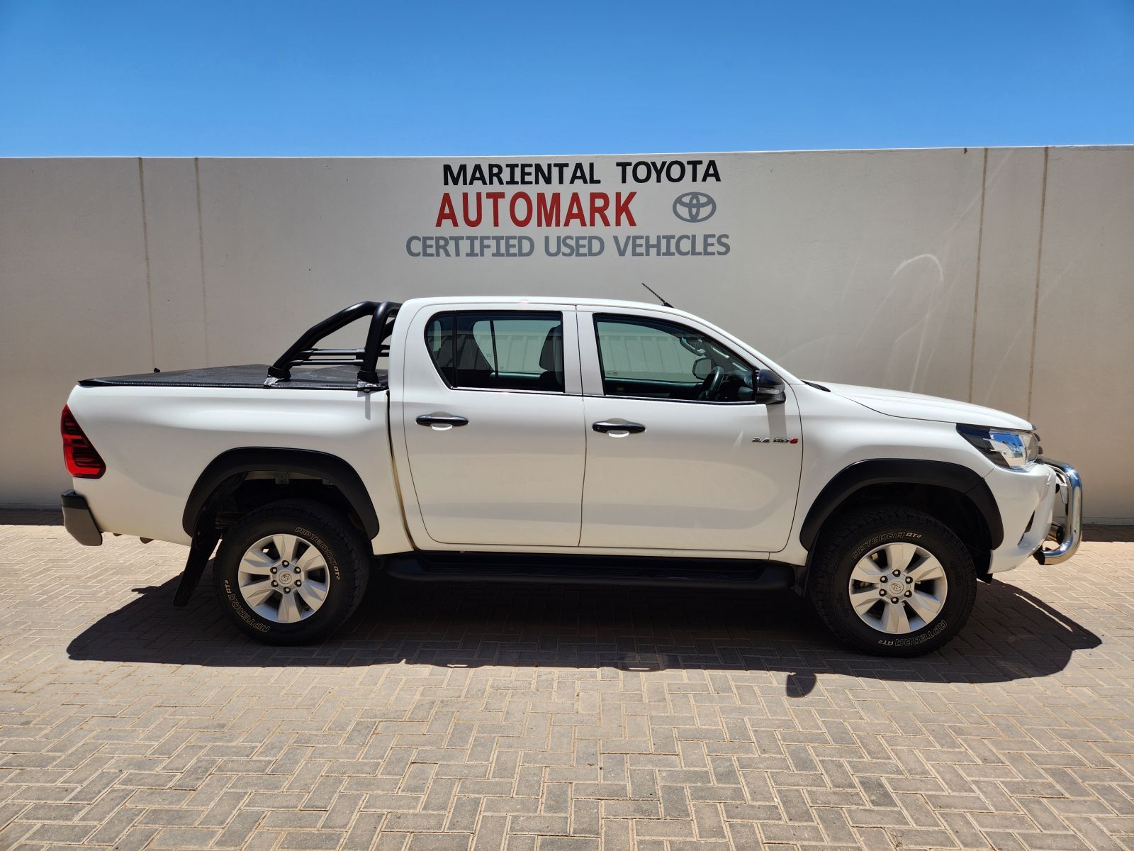 2018 Toyota Hilux DC 2.4GD6 4x4 SRX MT photo