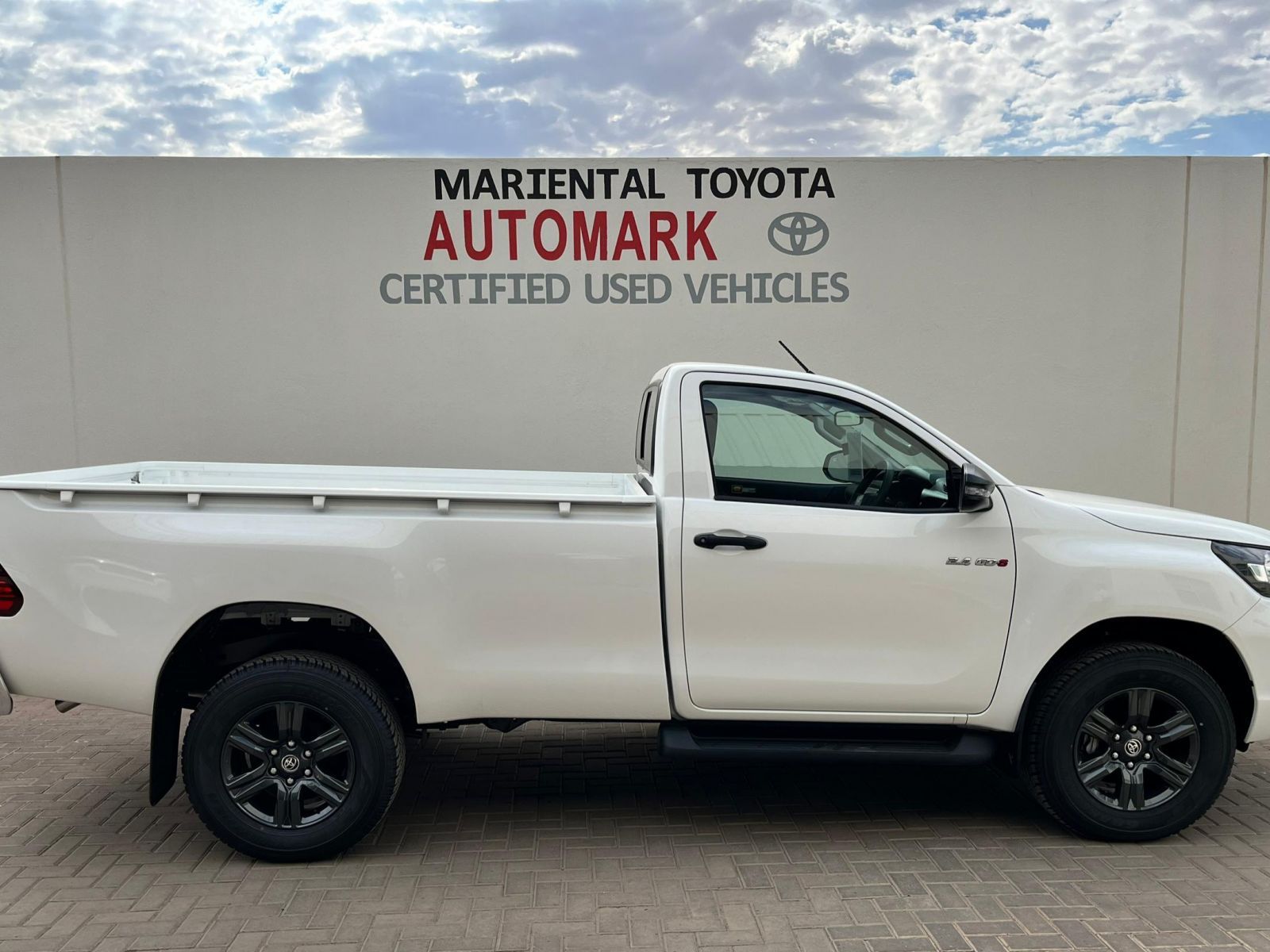 2025 Toyota Hilux SC 2.4GD6 4X2 Raider MT photo