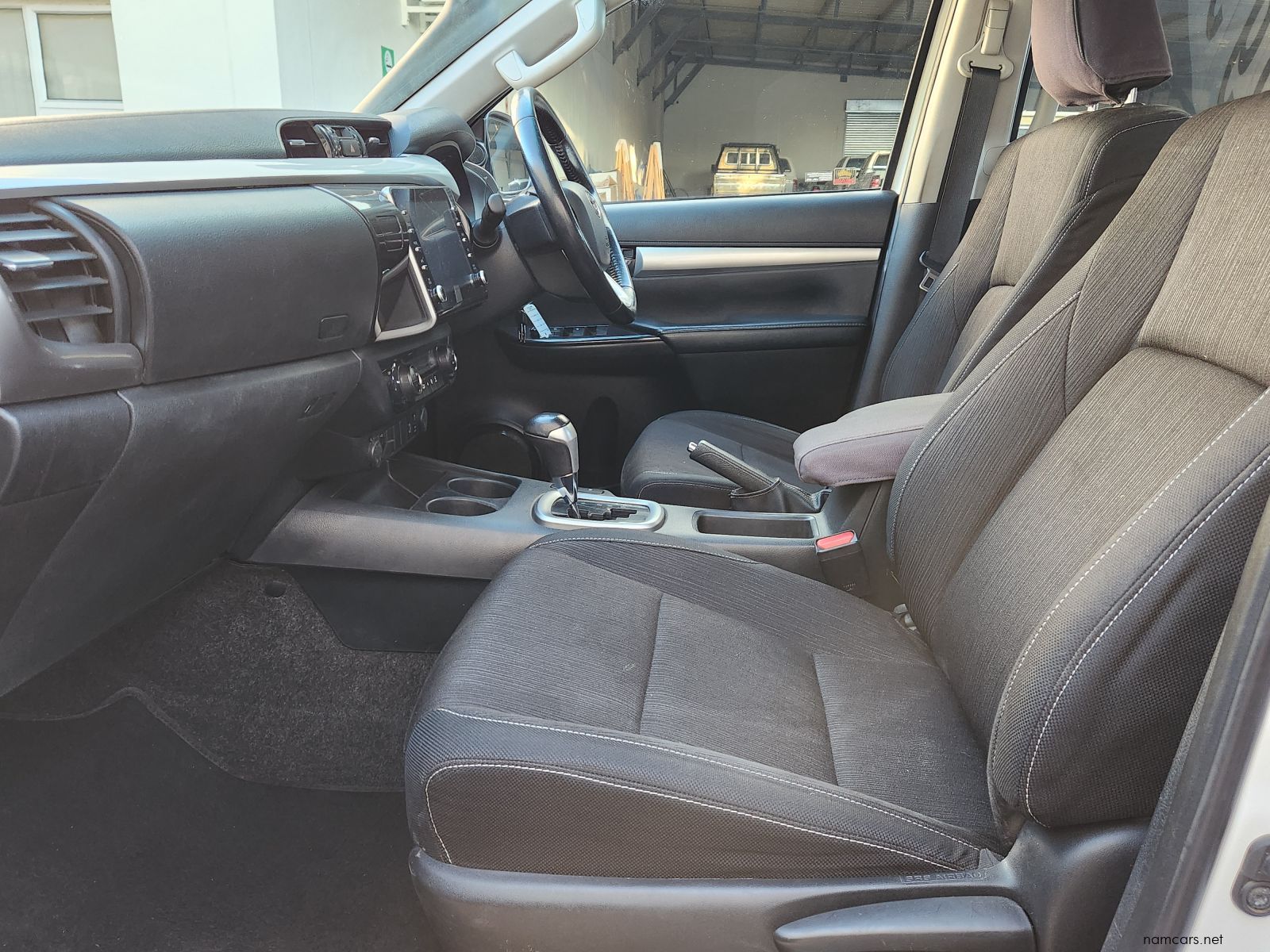2023 Toyota Hilux Double Cab 2.8GD6 4X4 Raider AT photo