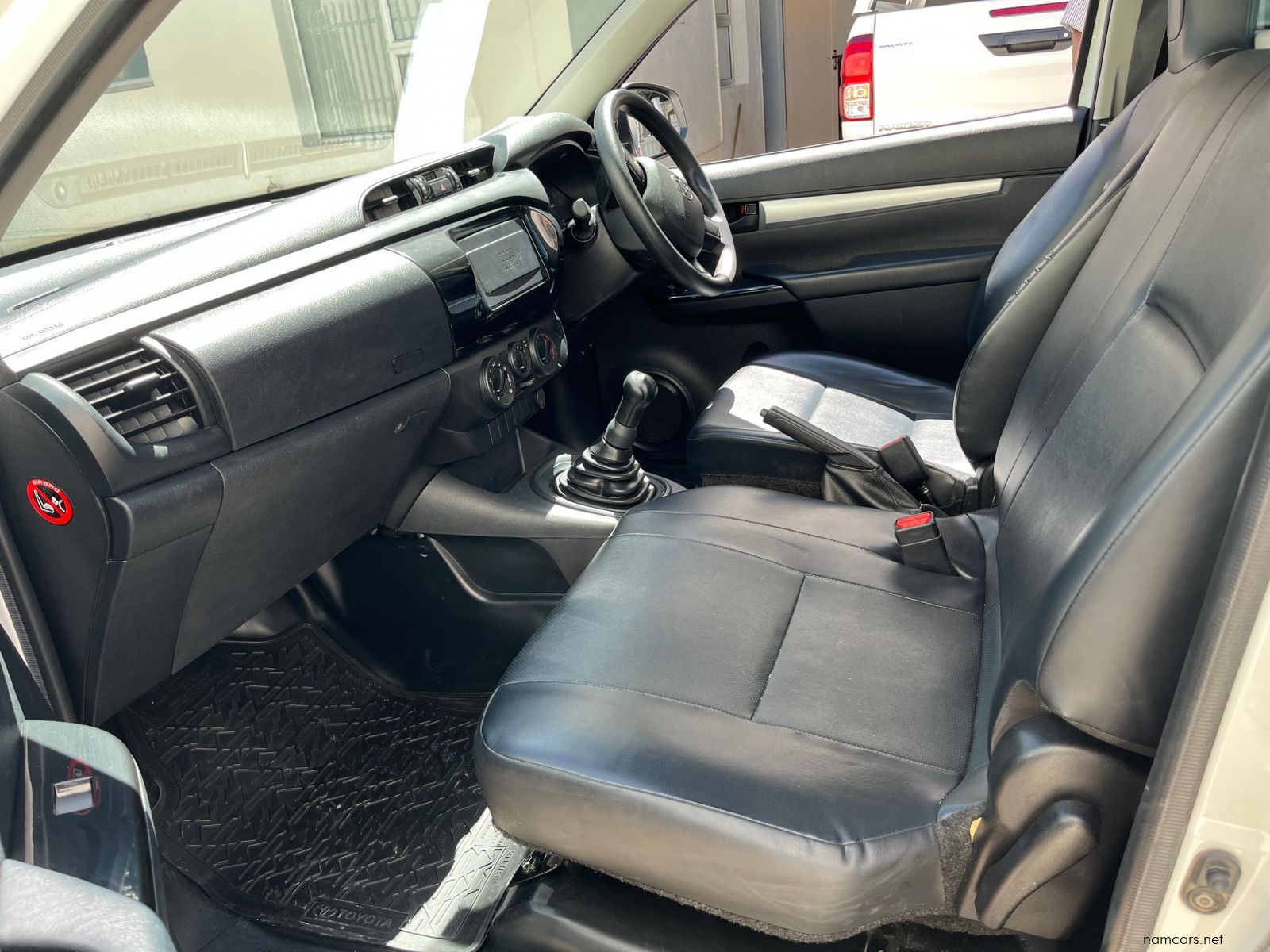 2022 Toyota Hilux SC 2.0VVTi S A/C 5MT photo